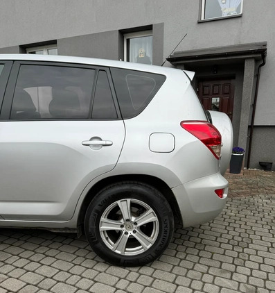 Toyota RAV4 cena 30000 przebieg: 233000, rok produkcji 2007 z Szubin małe 191